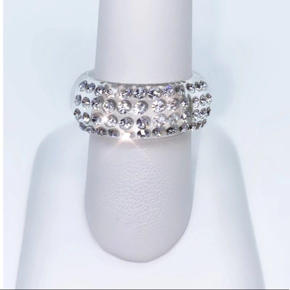 Acrylic Crystal Ring Embellished With Genuine “Crystal Stone Elements” New! - Picture 8 of 14